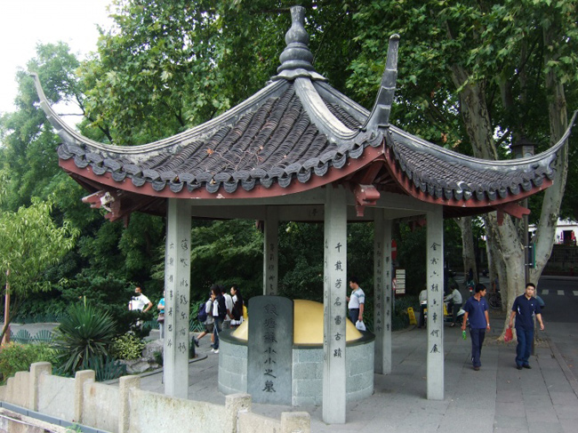 Su Xiaoxiao's Tomb at Xiling Bridge