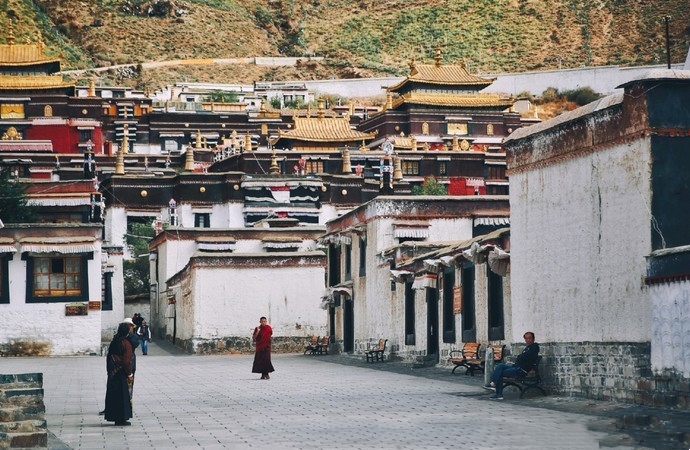 A corner of Tashilhunpo Monastery