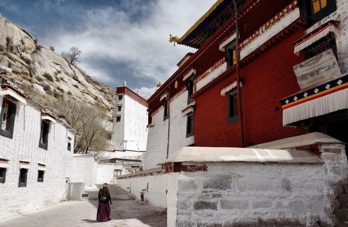 A corner of Tashilhunpo Monastery